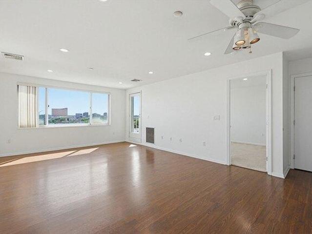 condo with 2 bedroom, Everett MA ES104510974