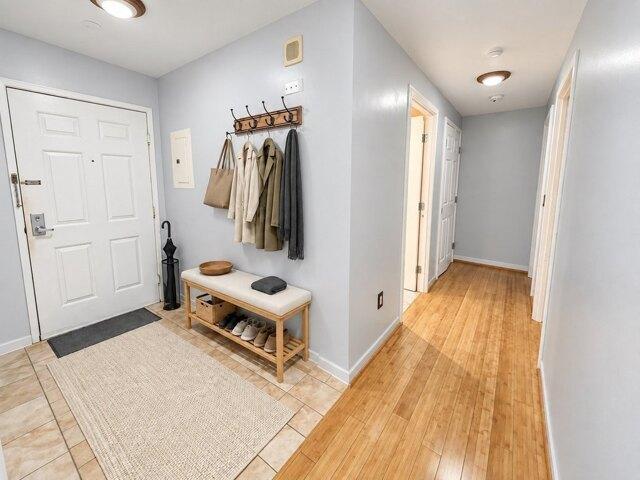 condo with 2 bedroom, Everett MA ES105559337