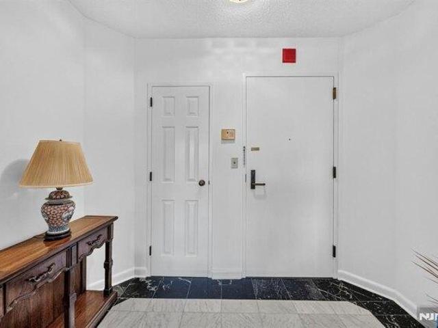 condo with 2 bedroom, Fort Lee NJ ES105588998