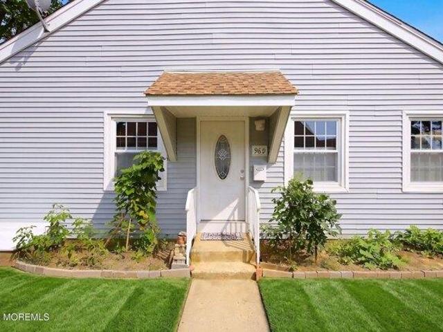 condo with 2 bedroom, Freehold NJ ES105318021