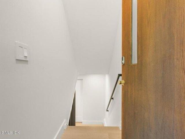 condo with 2 bedroom, Greenwich CT ES105493272