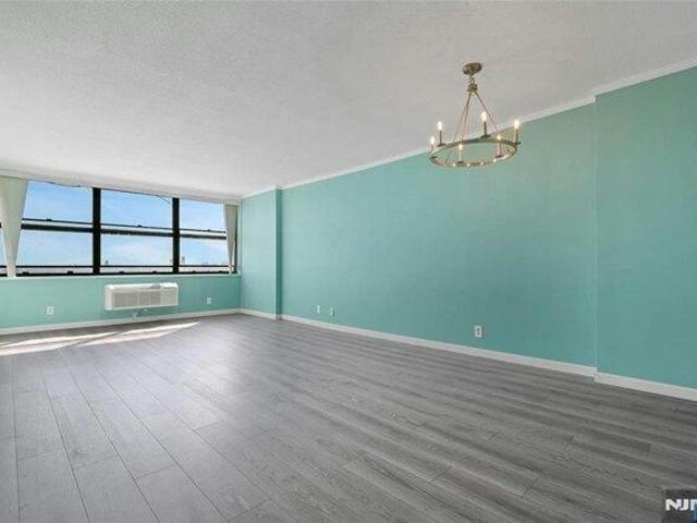 condo with 2 bedroom, Guttenberg NJ ES105577299