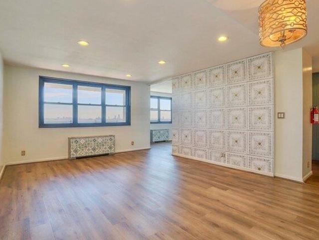 condo with 2 bedroom, Guttenberg NJ ES105659622