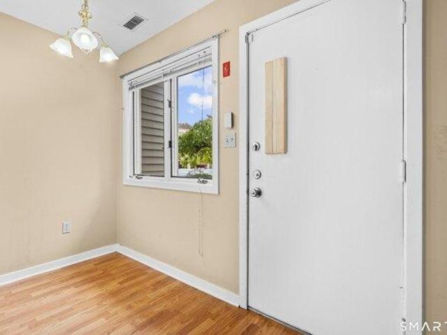 condo with 2 bedroom, Hamden CT ES105414551