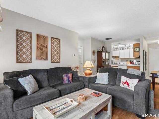 condo with 2 bedroom, Hamden CT ES105516398
