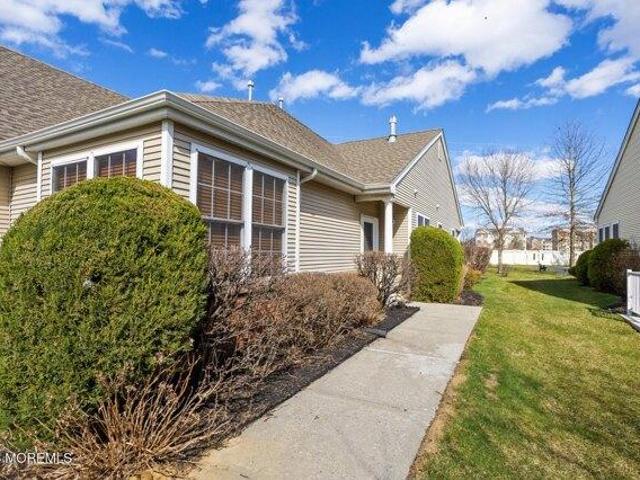 condo with 2 bedroom, Hamilton NJ ES105278094