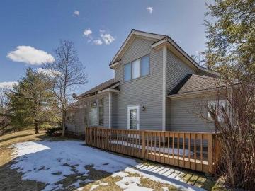 condo with 2 bedroom, Hartford VT ES103500421