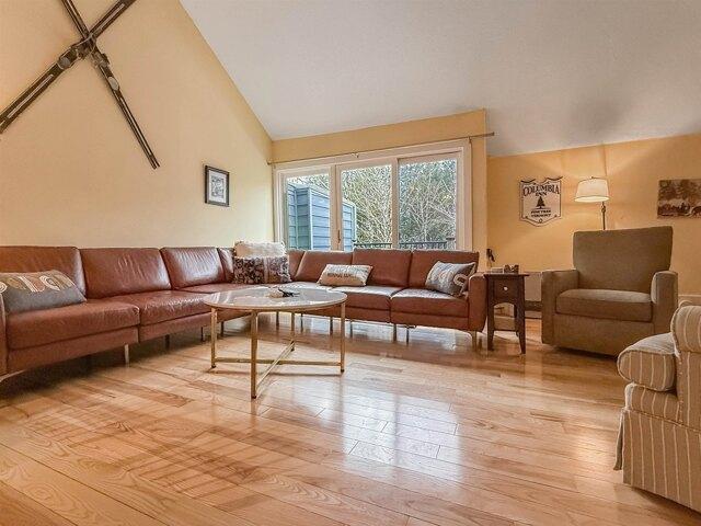 condo with 2 bedroom, Hartford VT ES104079501