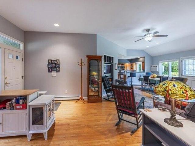 condo with 2 bedroom, Hartford VT ES105419058