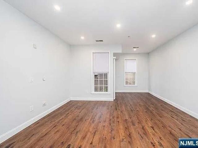 condo with 2 bedroom, Harrison NJ ES105477857