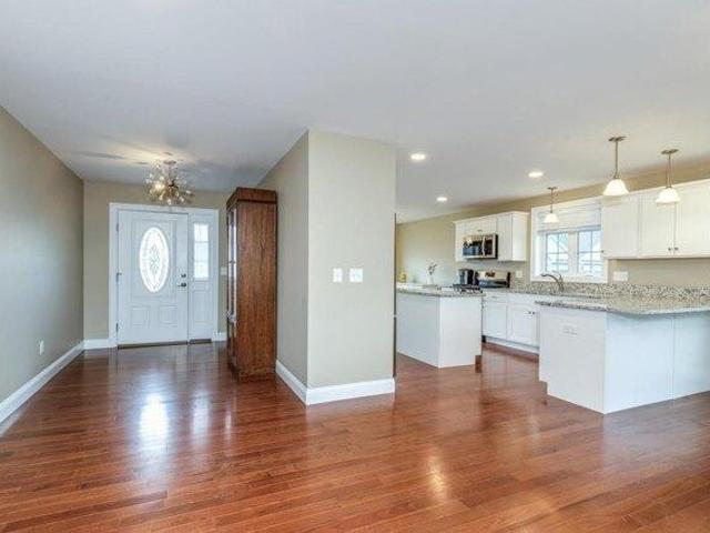 condo with 2 bedroom, Hooksett NH ES104410928