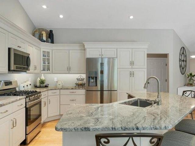 condo with 2 bedroom, Hudson NH ES104446263