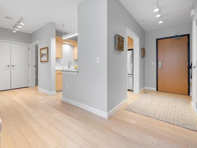 condo with 2 bedroom, Lebanon NH ES104568885