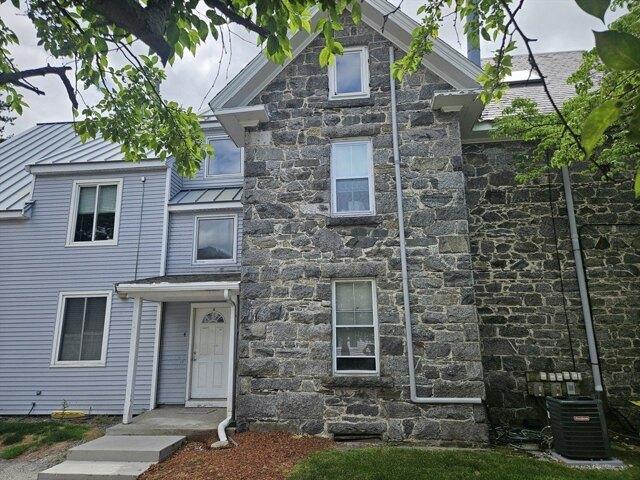 condo with 2 bedroom, Lowell MA ES105414738