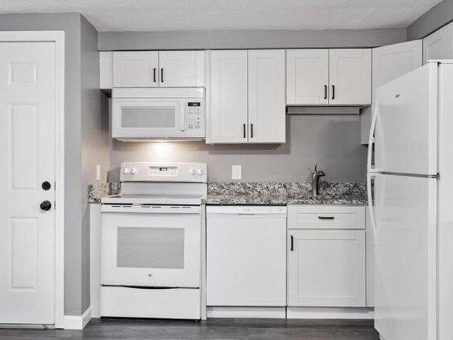condo with 2 bedroom, m NH ES105575618
