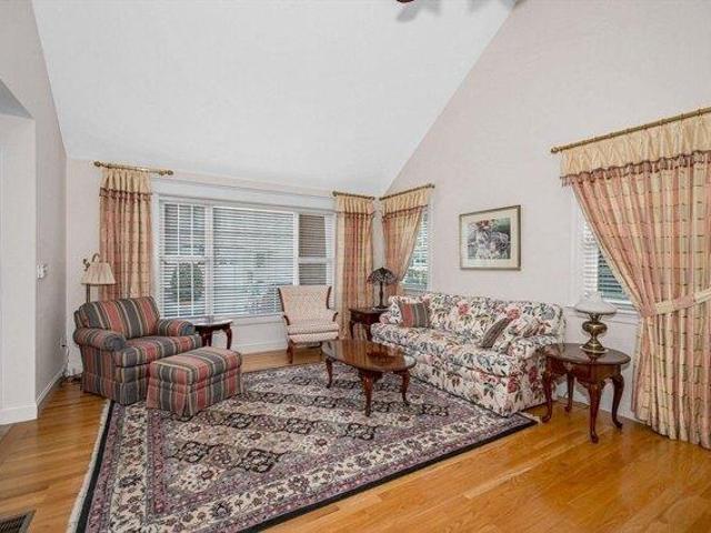 condo with 2 bedroom, m NH ES105587611
