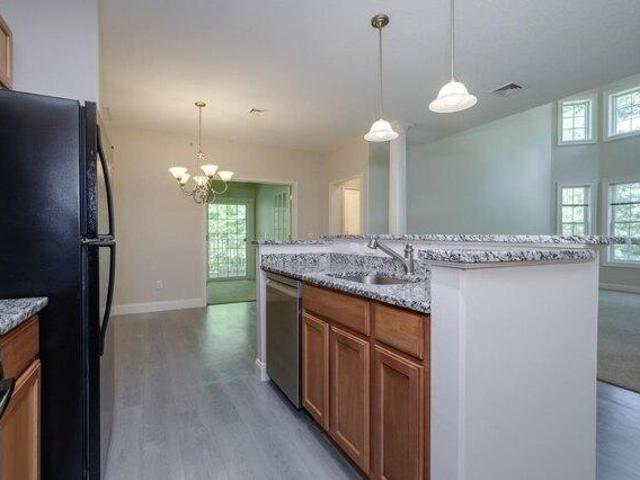 condo with 2 bedroom, Manchester NH ES104263250