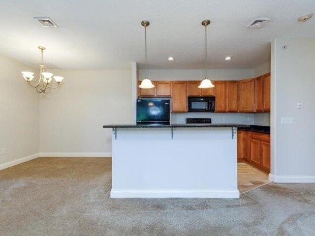 condo with 2 bedroom, Manchester NH ES105364780