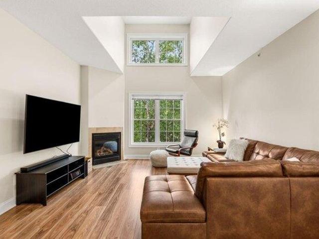condo with 2 bedroom, Manchester NH ES105495176