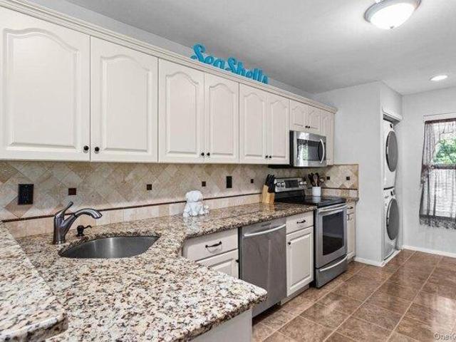 condo with 2 bedroom, Manorville NY ES104902472