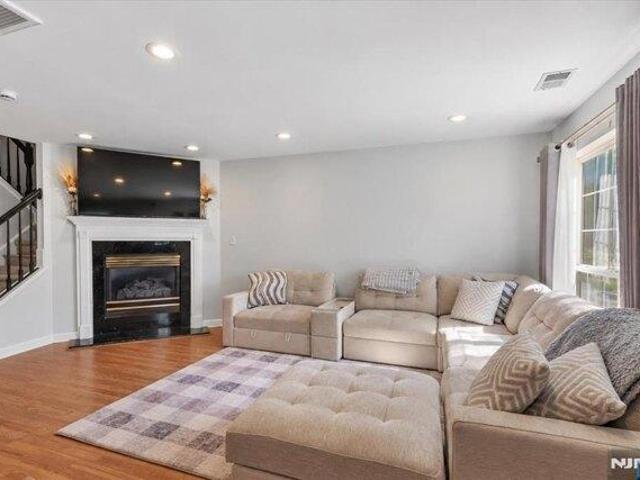 condo with 2 bedroom, Mahwah NJ ES105662411