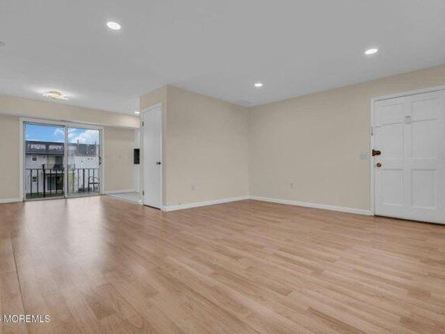 condo with 2 bedroom, Matawan NJ ES104604521