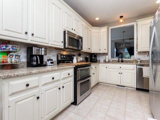 condo with 2 bedroom, Medway MA ES105590180