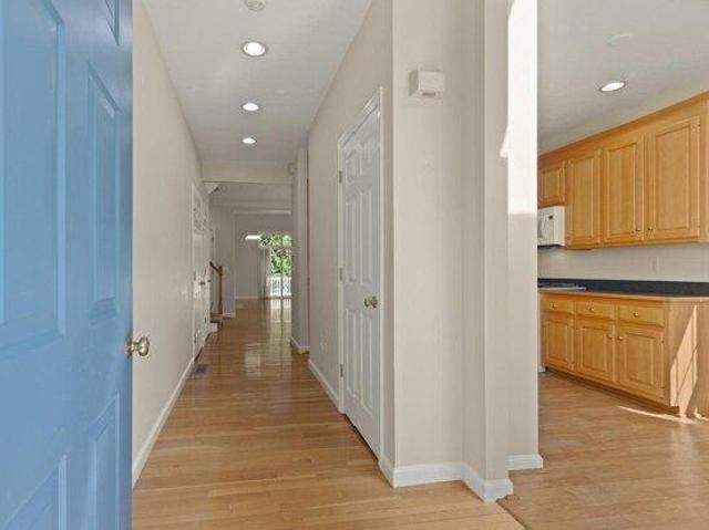 condo with 2 bedroom, Medway MA ES105614320