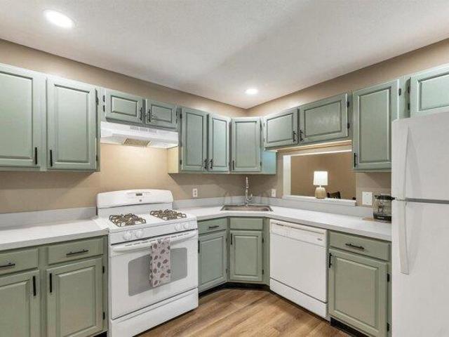 condo with 2 bedroom, Merrimack NH ES105414980