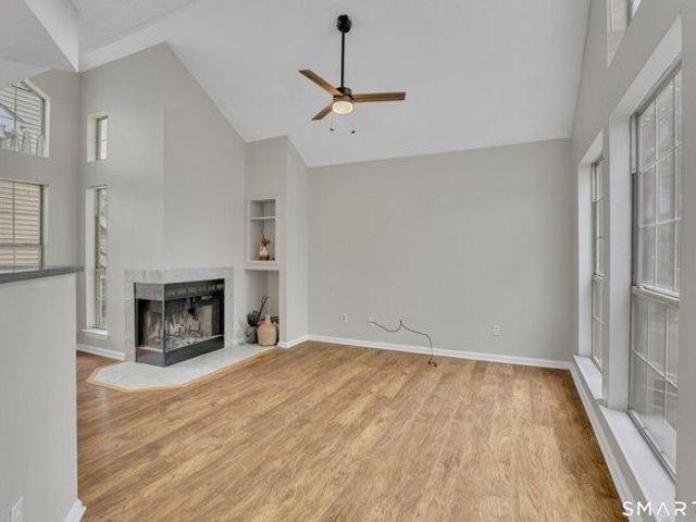 condo with 2 bedroom, Middletown CT ES105289734