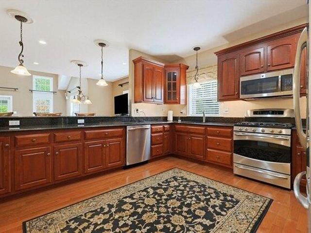 condo with 2 bedroom, Milford MA ES105512702
