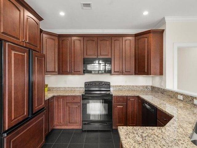 condo with 2 bedroom, Nashua NH ES105497429