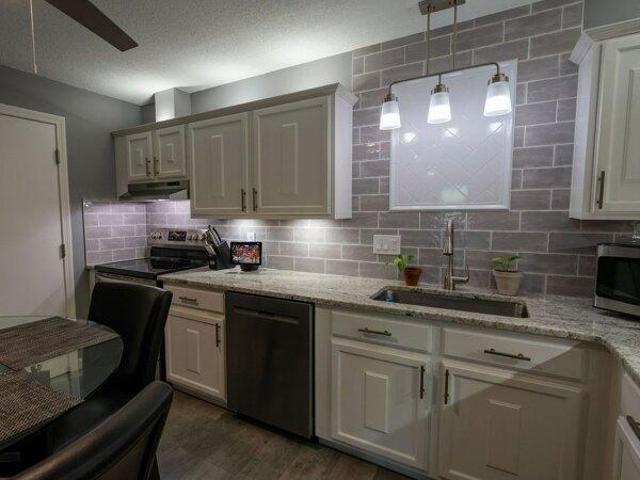 condo with 2 bedroom, Nashua NH ES105576599