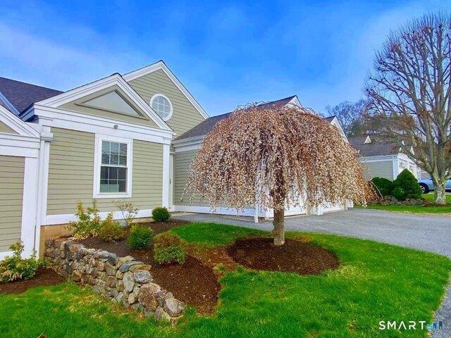 condo with 2 bedroom, Newtown CT ES104832990