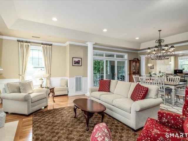 condo with 2 bedroom, Newtown CT ES105532971