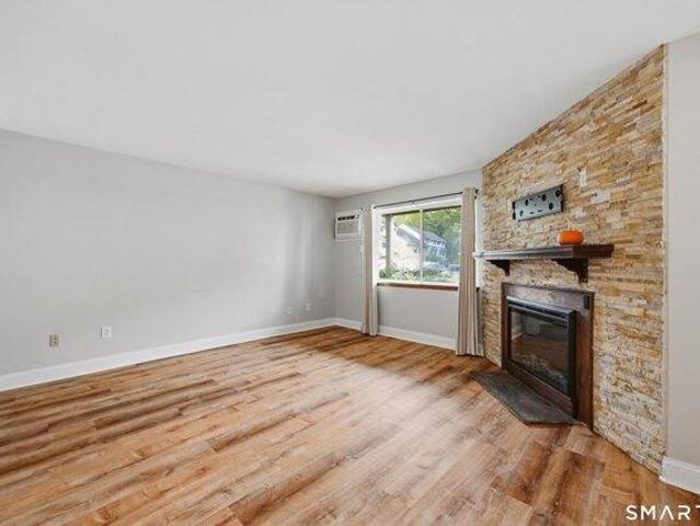 condo with 2 bedroom, New Milford CT ES105549890