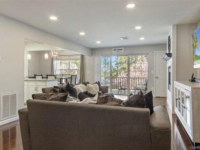 condo with 2 bedroom, New Windsor NY ES105291295