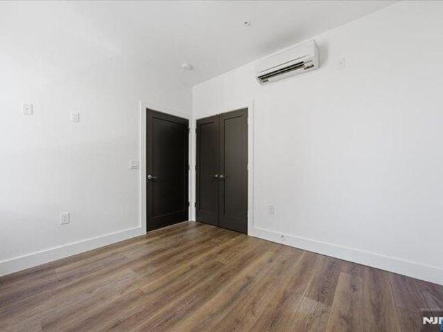 condo with 2 bedroom, Newark NJ ES105256849