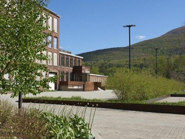 condo with 2 bedroom, North Adams MA ES105240325