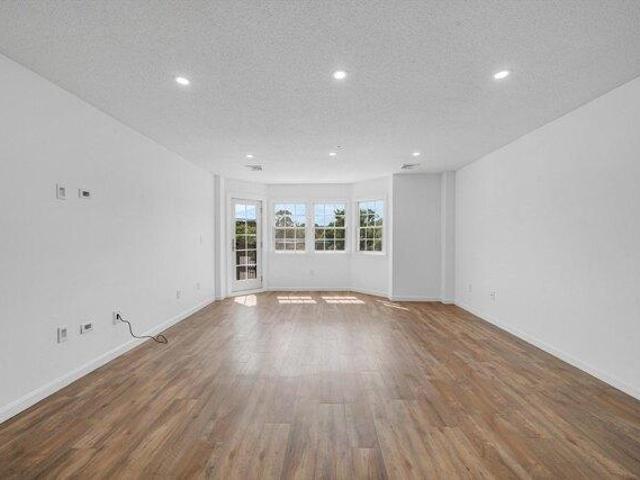 condo with 2 bedroom, North Andover MA ES105495903