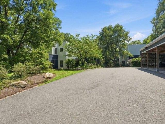 condo with 2 bedroom, Northampton MA ES105330937