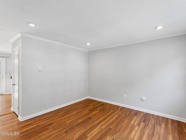 condo with 2 bedroom, Norwalk CT ES104720242