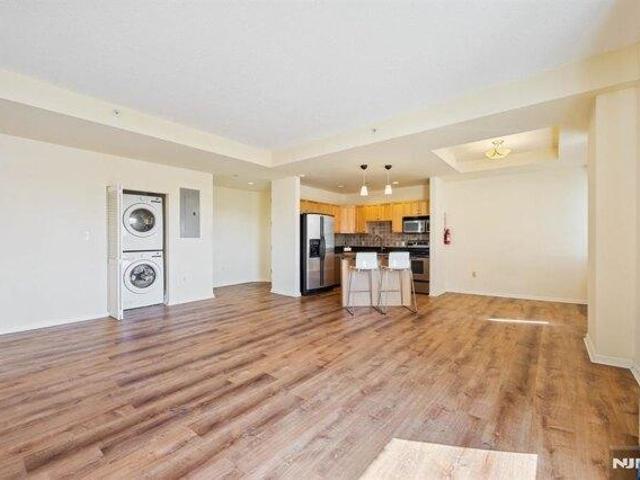 condo with 2 bedroom, Palisades Park NJ ES105289558