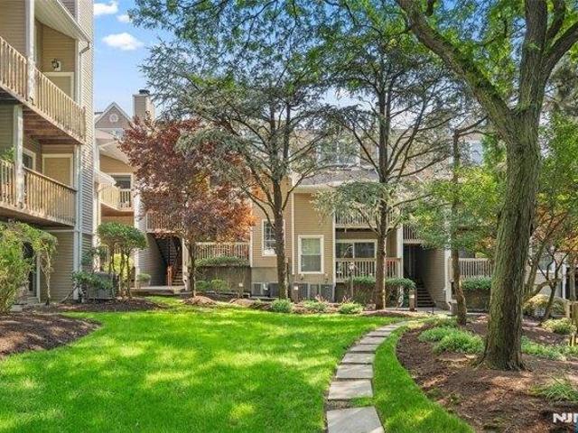 condo with 2 bedroom, Palisades Park NJ ES105495145