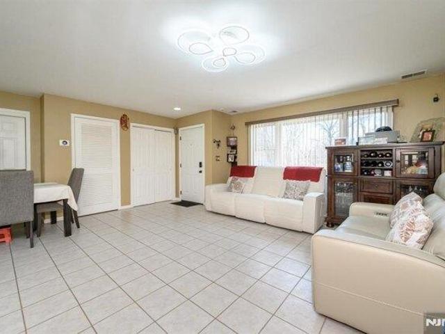 condo with 2 bedroom, Paterson NJ ES105275196