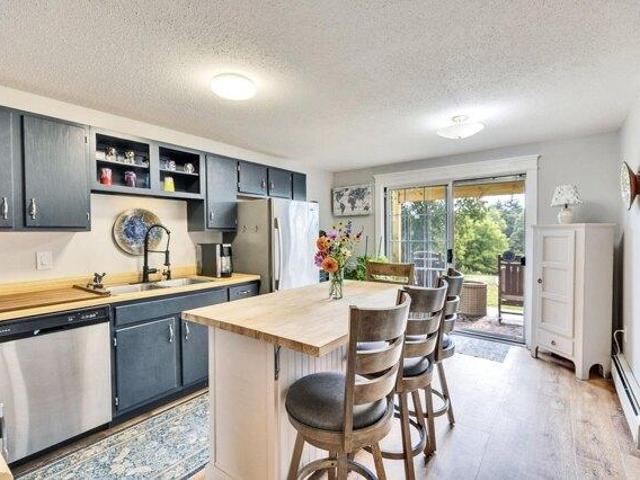 condo with 2 bedroom, Peterborough NH ES105350569