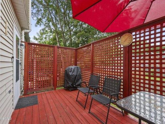 condo with 2 bedroom, Pittsfield MA ES105534590