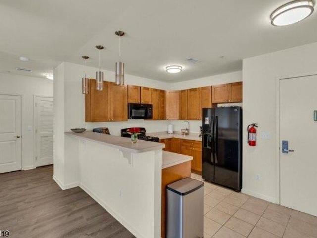condo with 2 bedroom, Plainfield NJ ES105292479