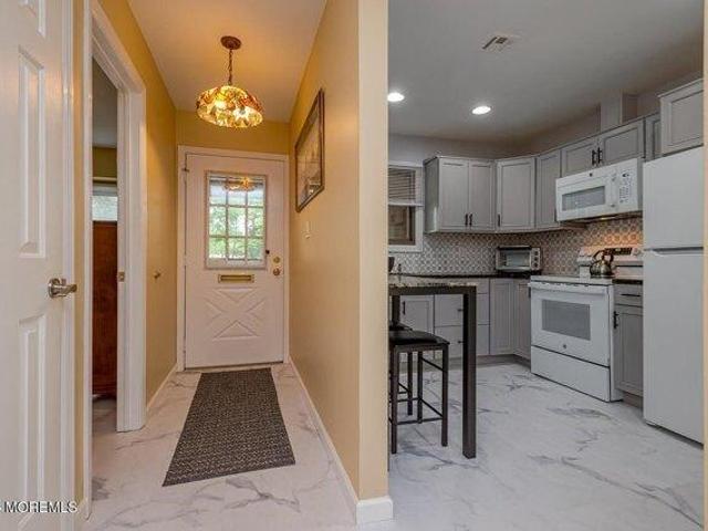 condo with 2 bedroom, Red Bank NJ ES104649818