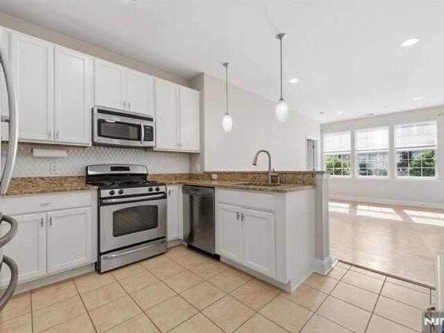 condo with 2 bedroom, Riverdale NJ ES105912210